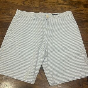 Men’s Vineyard Vines size 32 seersucker shorts